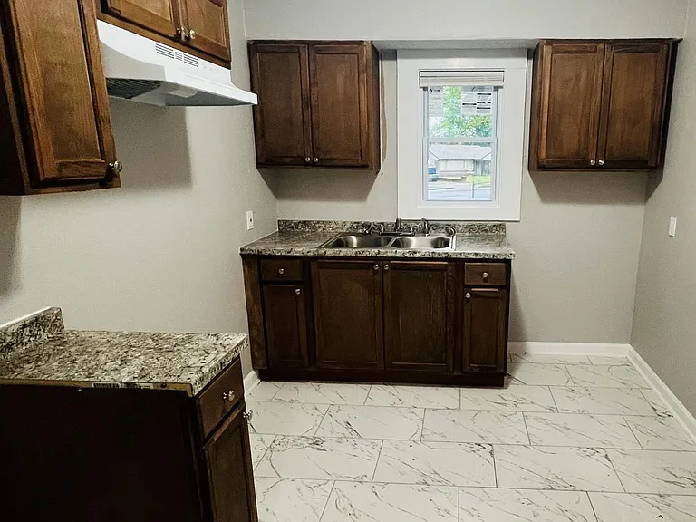 2145 Pendleton St — Photo 4