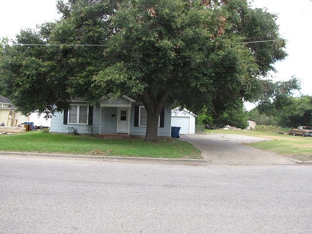 1st image of 326 S Texana St