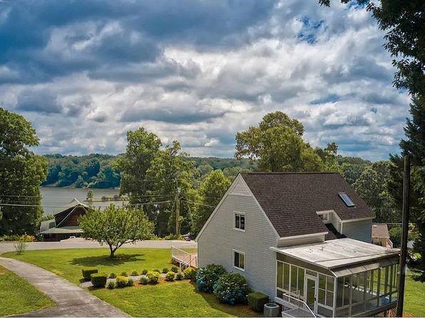 395 Hillside Dr