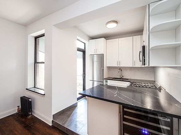 4th image of 180 7th Ave APT A