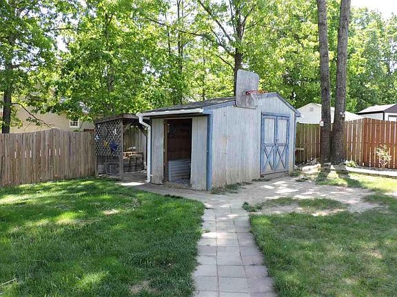 3rd image of 28 Ashton Dr