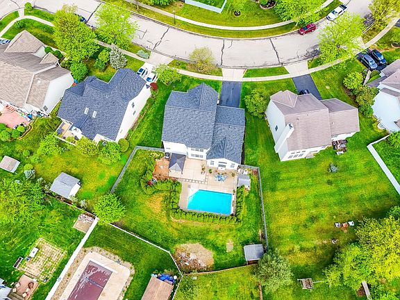 3rd image of 779 Lone Rise Dr E