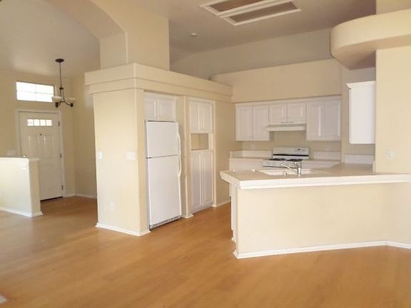 3rd image of 1611 E Sunnyside Ave