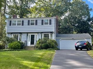 261 Papurah Rd, Fairfield, CT 06825