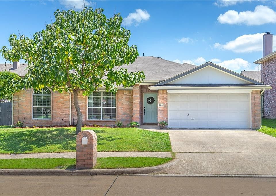 1st image of 308 Autumn Breeze Dr