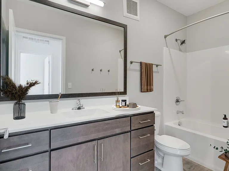 Loring - 2 Bed / 2 Bath - 1,010-1,045 Sq.Ft.