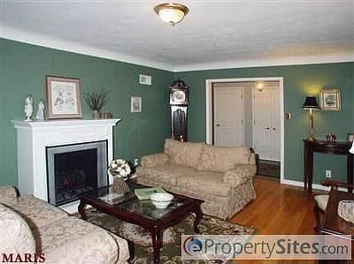 4th image of 16 Clerbrook Ln