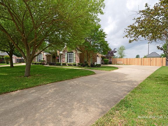 2nd image of 1520 Lexington Dr