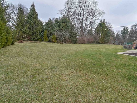 3rd image of 138 W Lakeside Ave