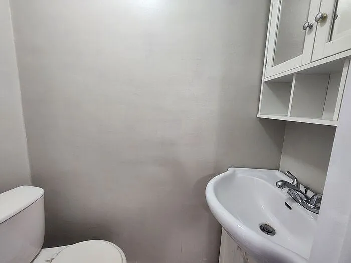 2639 Fenwood Ave — Photo 10