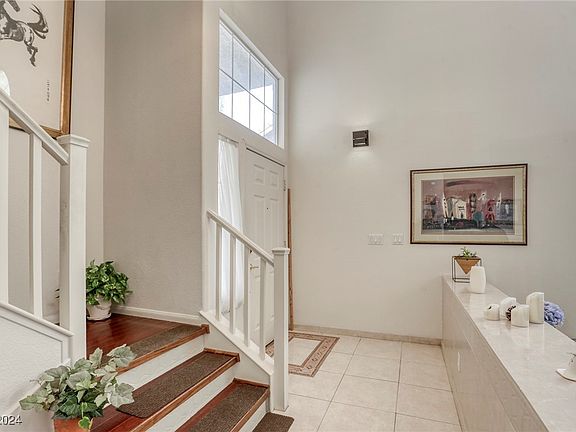 5th image of 2780 Chaucer St