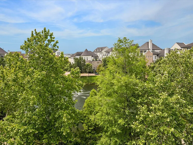 2048 Fannin Sta S — Photo 31