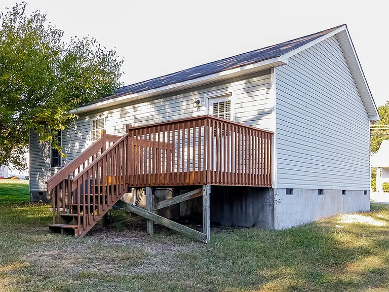 330 W Holt St — Photo 16