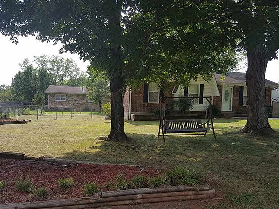 3rd image of 1213 N Sunrise Dr