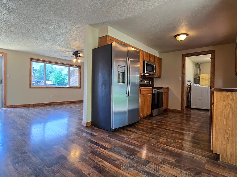 2120 N Wilson Ave — Photo 13