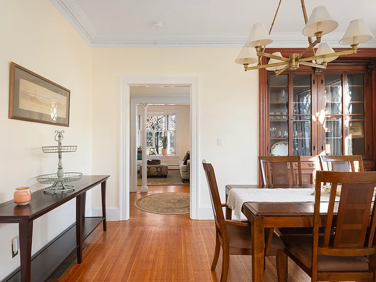 Main Level Full Size Dinning room