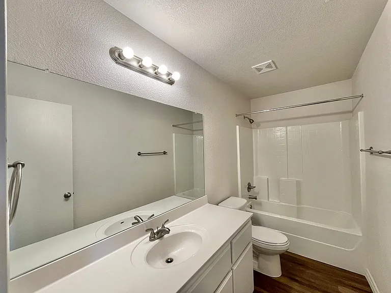 1708 Castroville Trl — Photo 21