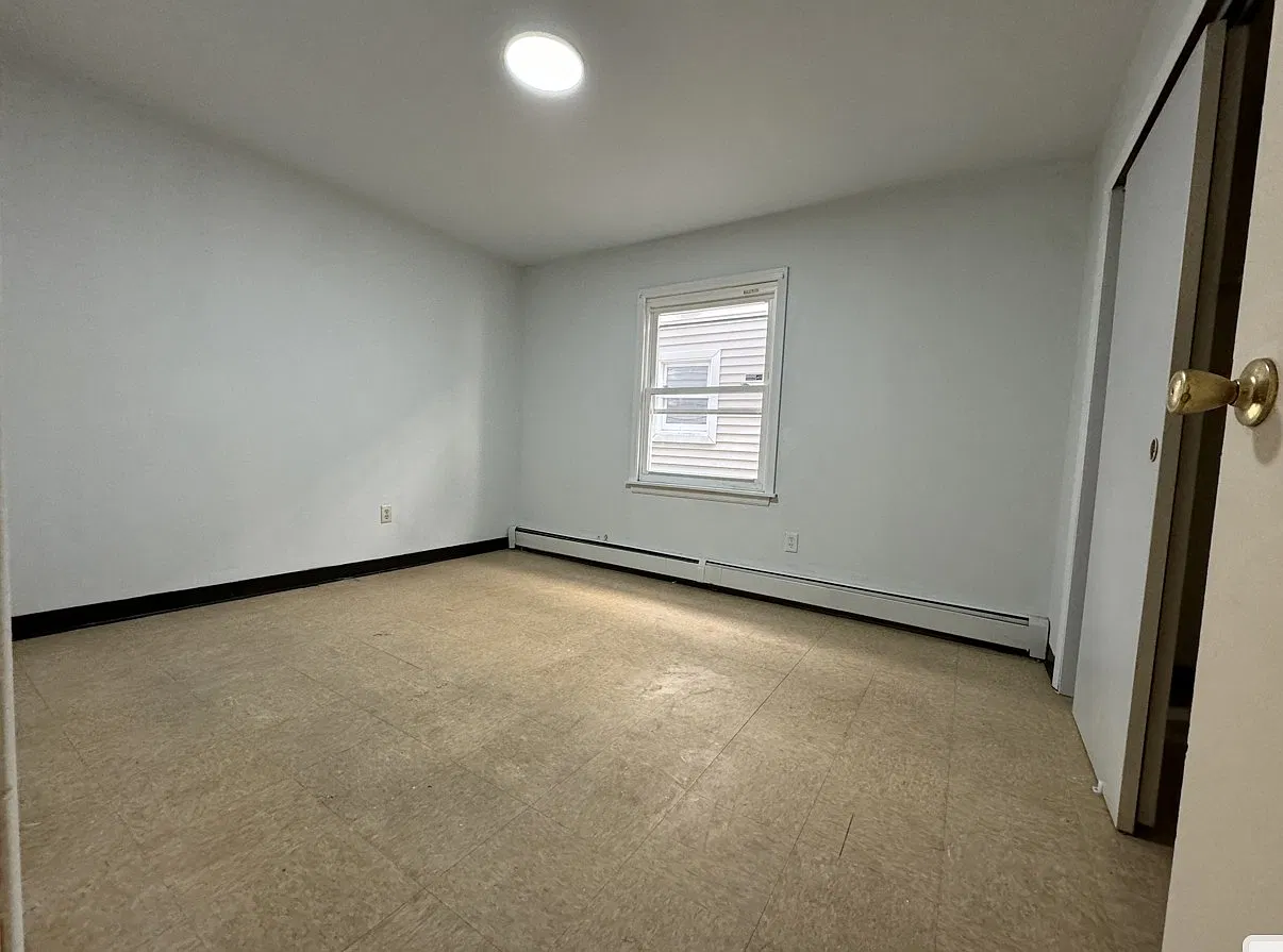 4 bed, 1200 sqft, $2,700 — Photo 4
