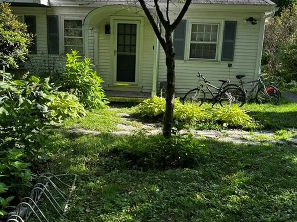 2 Hilton Field Ln #B, Hanover, NH 03755