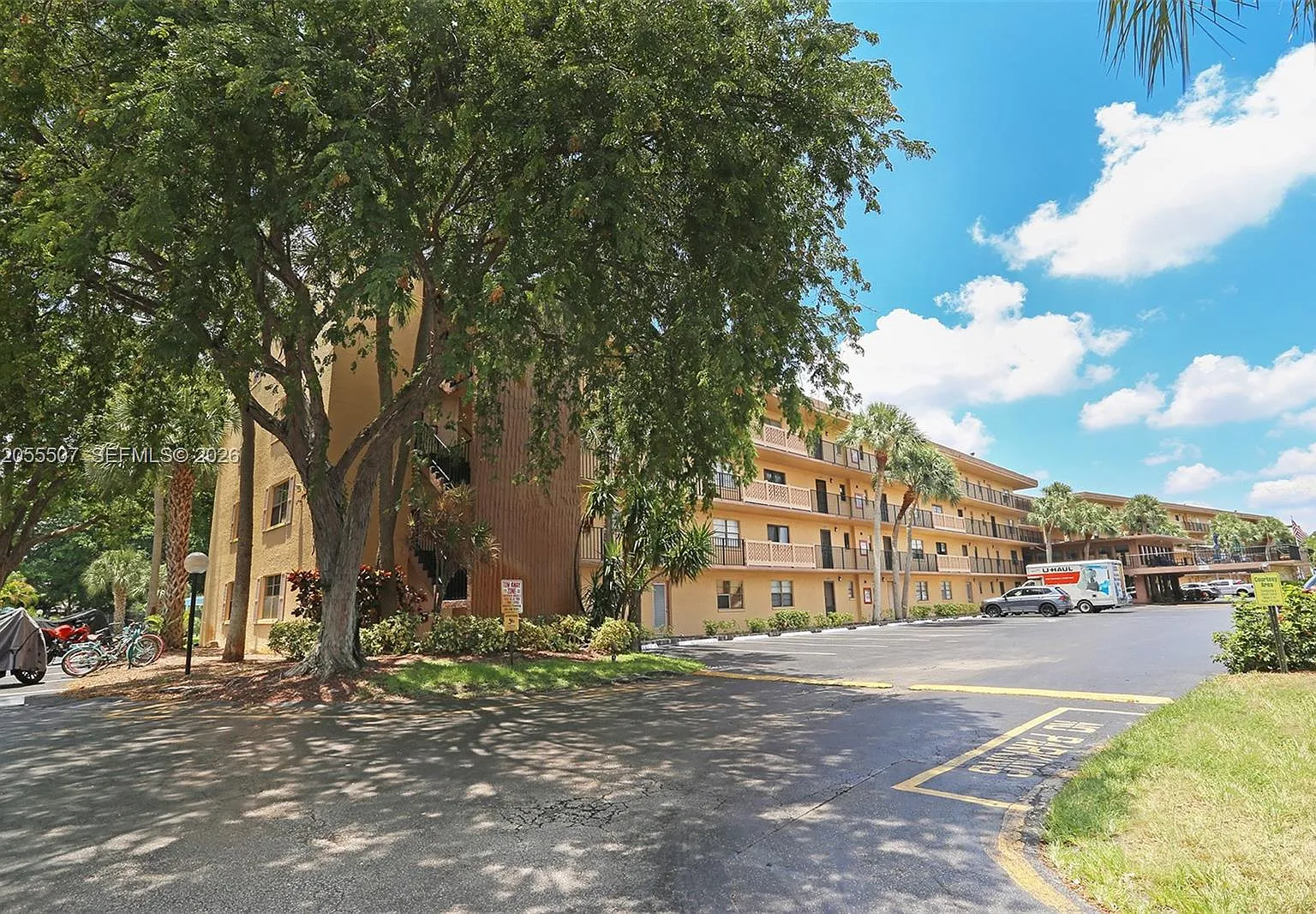 2 bed, 2.0 bath, 979 sqft, $2,000 — Photo 3