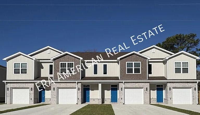838 Fairview Dr — Photo 1