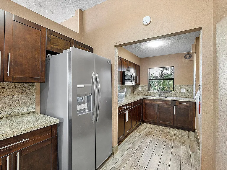 31 Columbia Ct — Photo 41