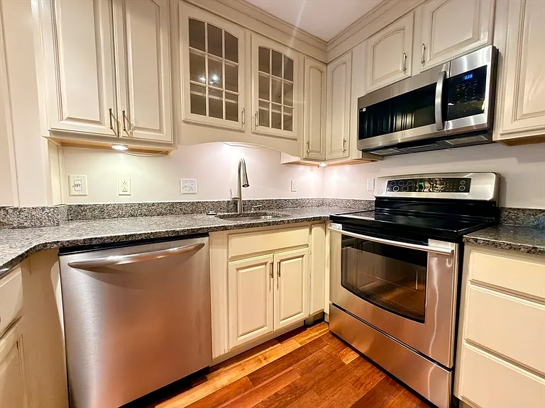 1323 Worcester Rd #H8 — Photo 9
