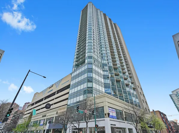 111 W Maple St APT 3207, Chicago, IL 60610