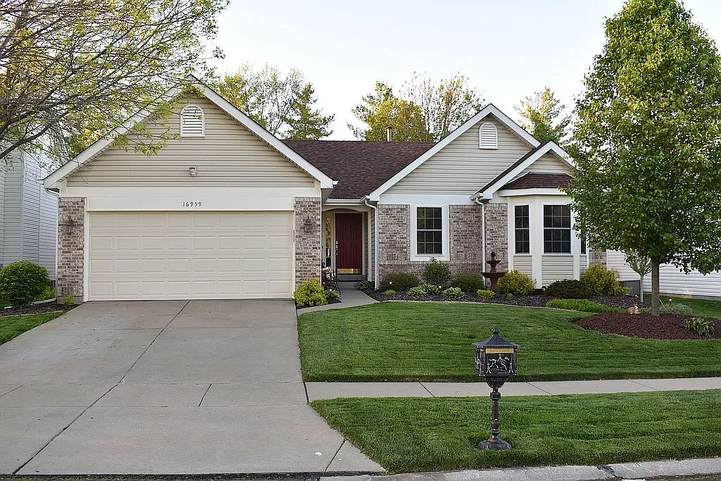 16959 Hickory Forest Ln photo 1