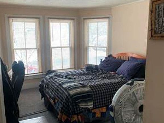 4th image of 350 Main Street