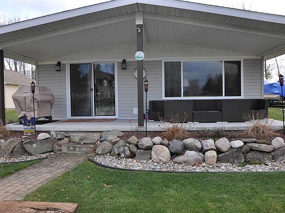 3rd image of 476 Ottawa Ln