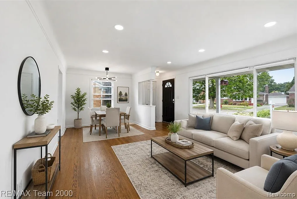 3 bed, 2.0 bath, 1044 sqft, $1,900 — Photo 4