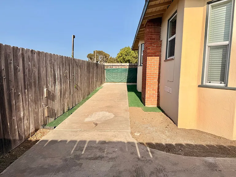 5302 Churchward — Photo 18