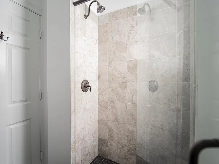 933 W Newport — Photo 18