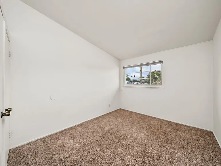 6436 Thomas Dr — Photo 9