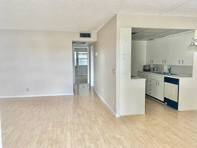 2 bed, 1.5 bath, $1,625 — Photo 3