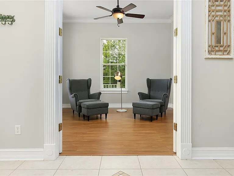 216 Eastpark Dr — Photo 16