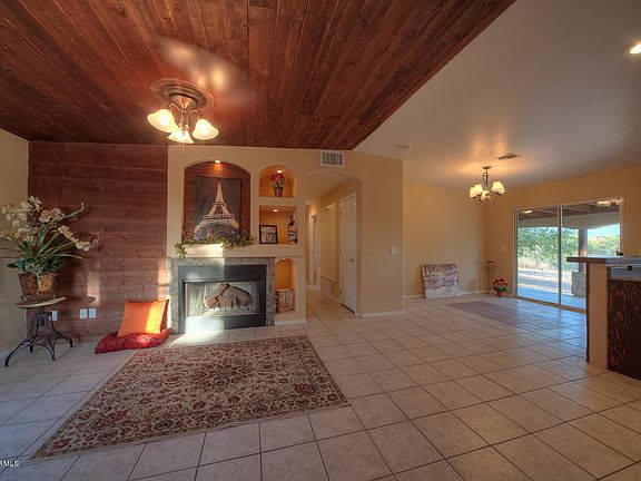2nd image of 1791 S San Jacinto Dr
