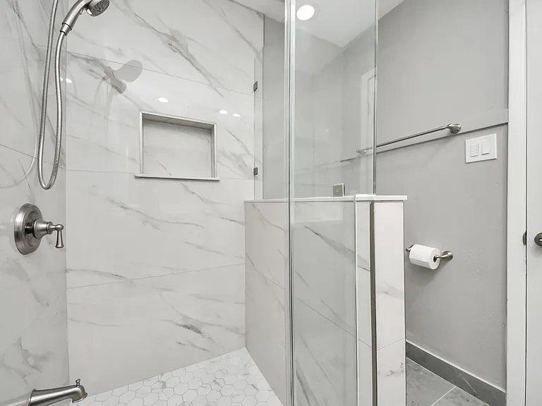 8007 Rowan Ln — Photo 6