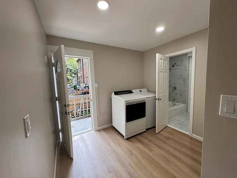 648 Bergen Ave #1 — Photo 9