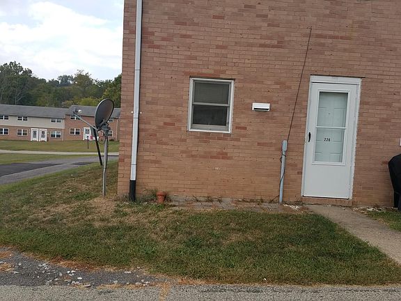 REAR ENTRANCE OFF OF PARKING LOT. THIS IS AND END UNIT! 2 ASSSIGNED PARKING PLACES. THIS UNIT HAS THE TRASH DUMPSTER IN A PORTION OF ONE PARKING SPACE. A NEIGHBOR LETS YOU PARK IN ONE OF THEIR SPOTS ON TRASH NIGHT.