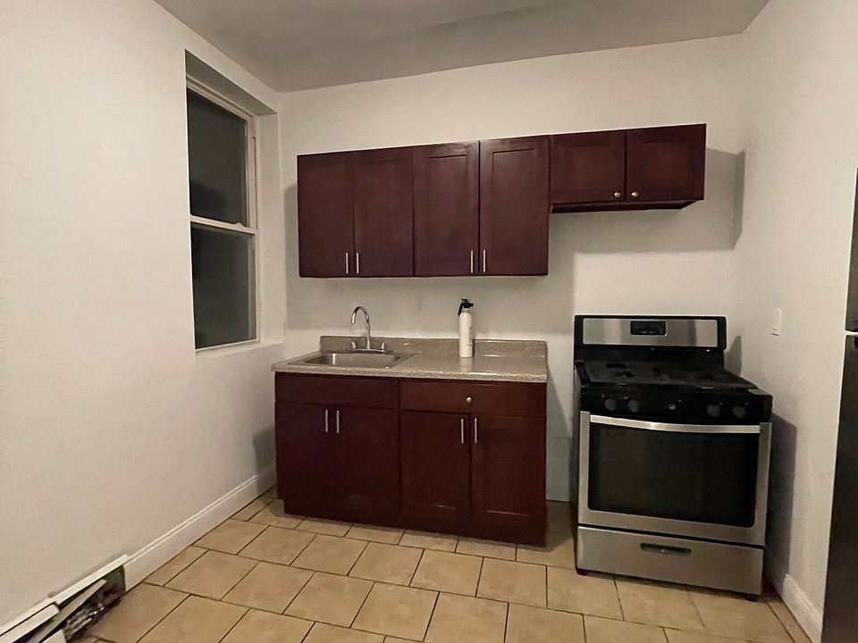 1st image of 308-320 S 11th St #3R