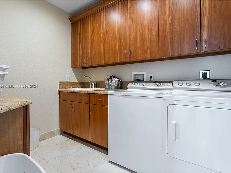 1412 SE 2nd St — Photo 14