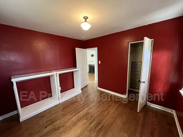 411 Wellesley Dr SE — Photo 15
