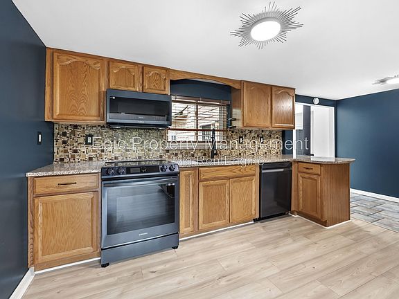 3rd image of 3185 Shimmons Rd
