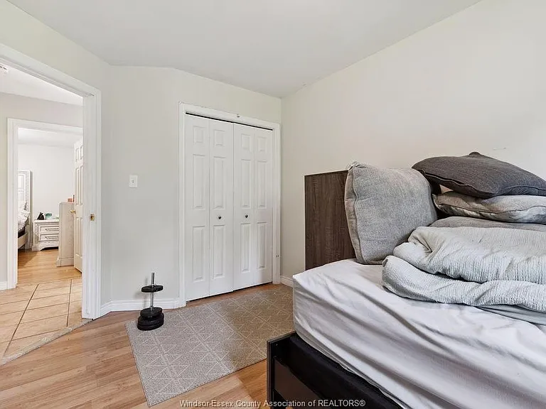 1544 Imperial Cres — Photo 14