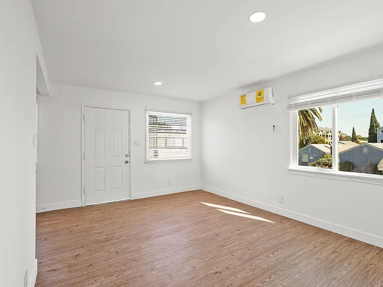 530 Almond Ave — Photo 2