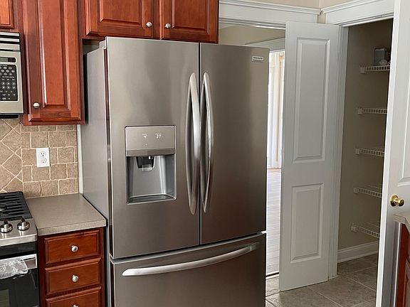 4th image of 16215 Kelly Park Cir