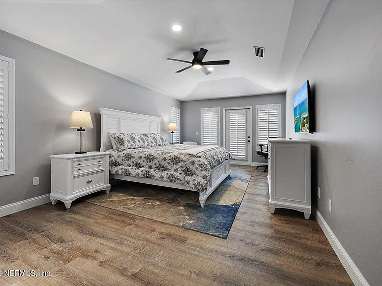 64 Players Club Villas Rd — Photo 11