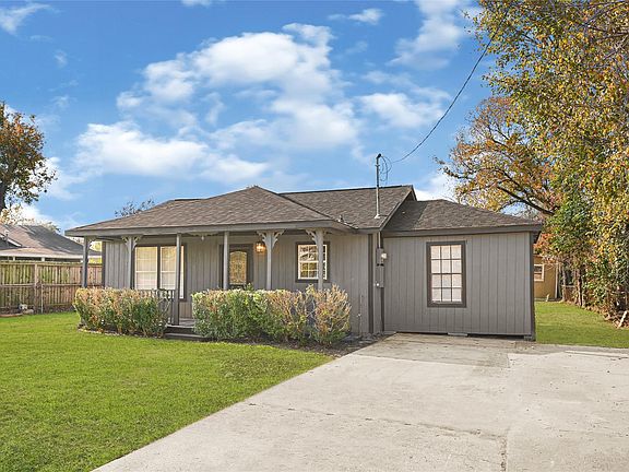 2nd image of 831 Becker St